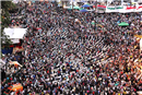 صلاة المغرب جماعة فى ميدان التحرير